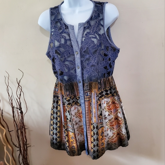 Gimmicks by BKE vest / top - Picture 2 of 14